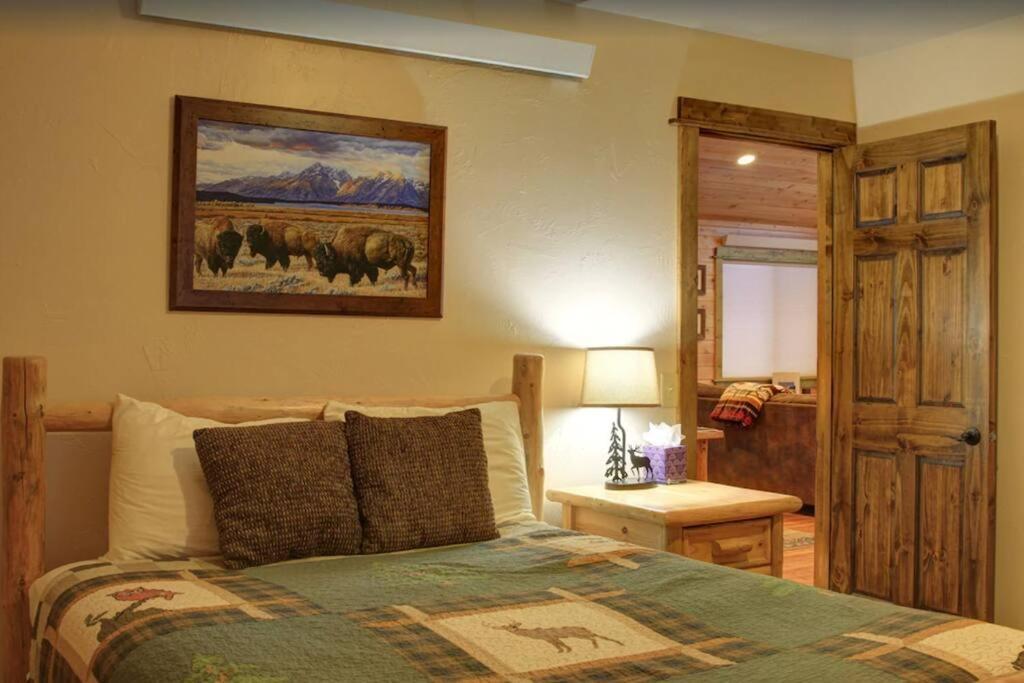 Fox Den Lodge Вест-Йеллоустоун Екстер'єр фото