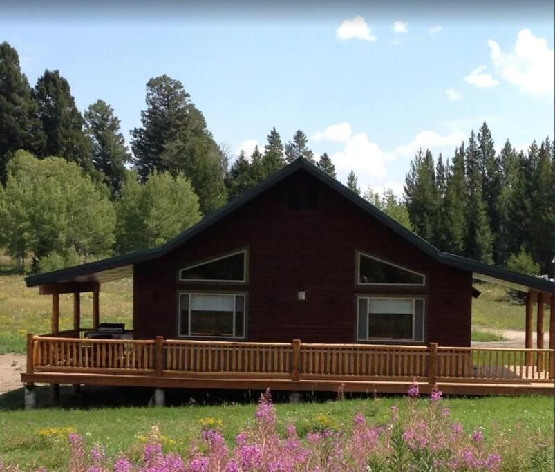 Fox Den Lodge Вест-Йеллоустоун Екстер'єр фото
